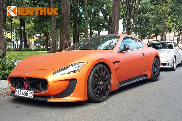 Chủ nhân của chiếc xe thể thao hạng sang  Maserati GranTurismo tại TP HCM đã bất ngờ lên màu ngoại thất "cam nhám" cho chiếc xe của mình, khiến cho nhiều người trên phố không khổi ngạc nhiên lẫn thú vị xen lẫn bất ngờ.